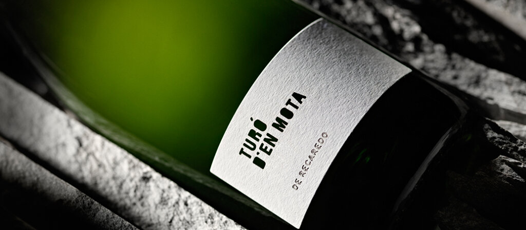 Botella del vino espumoso de calidad Turó d'en Mota de Recaredo